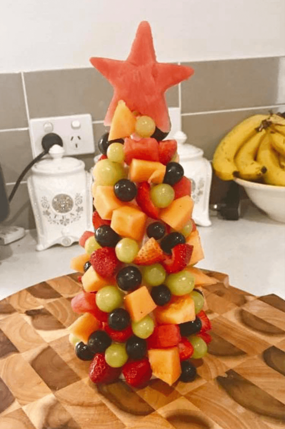 Chloe-Elizabeth-diy-fruit-christmas-tree